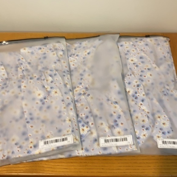 Plus size ditsy floral romper - Picture 8 of 9